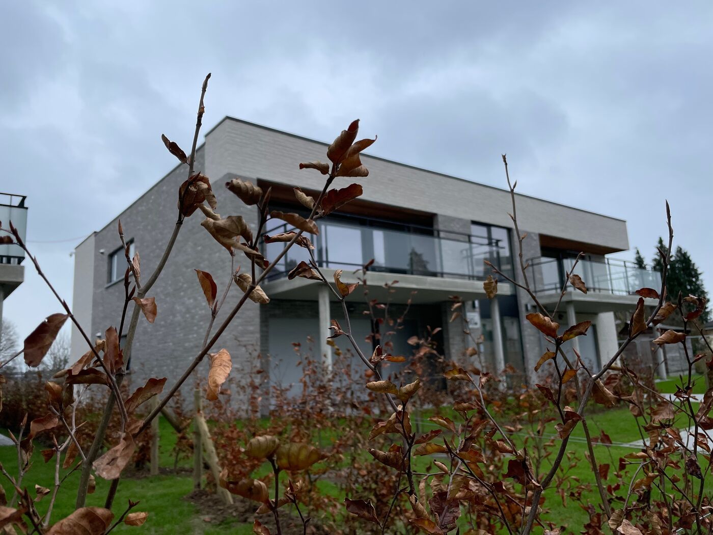 CONSTRUCTION de 8 APPARTEMENTS PRIVES avec ABORDS