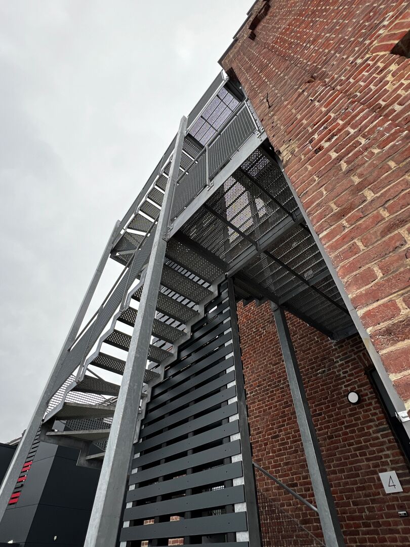 REHABILITATION d'une ANC. GENDARMERIE en 8 LOGEMENTS PUBLICS