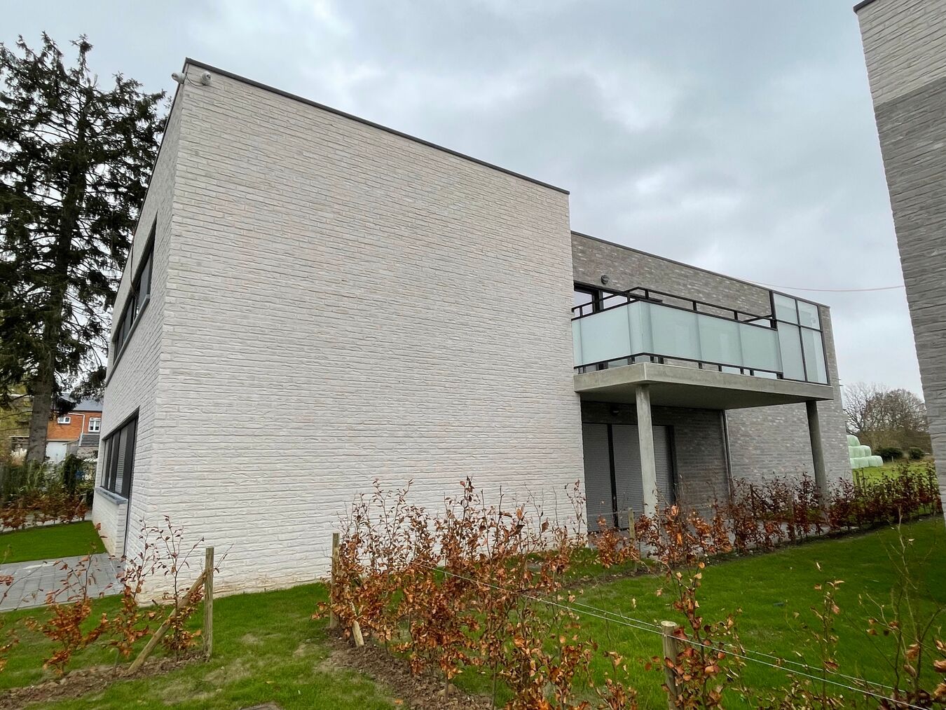 CONSTRUCTION de 8 APPARTEMENTS PRIVES avec ABORDS