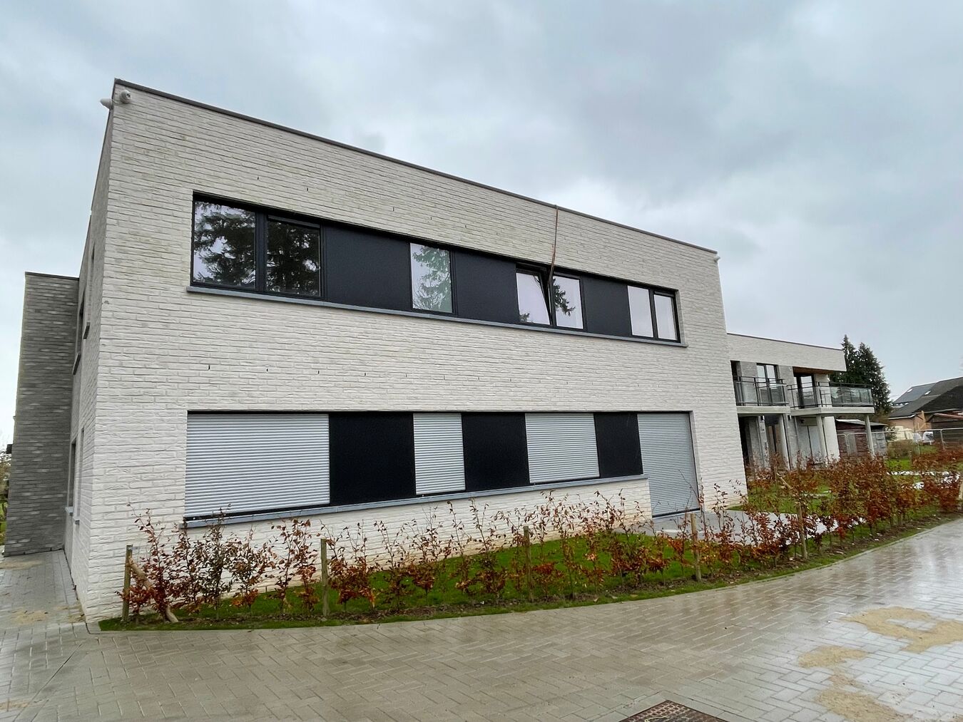 CONSTRUCTION de 8 APPARTEMENTS PRIVES avec ABORDS